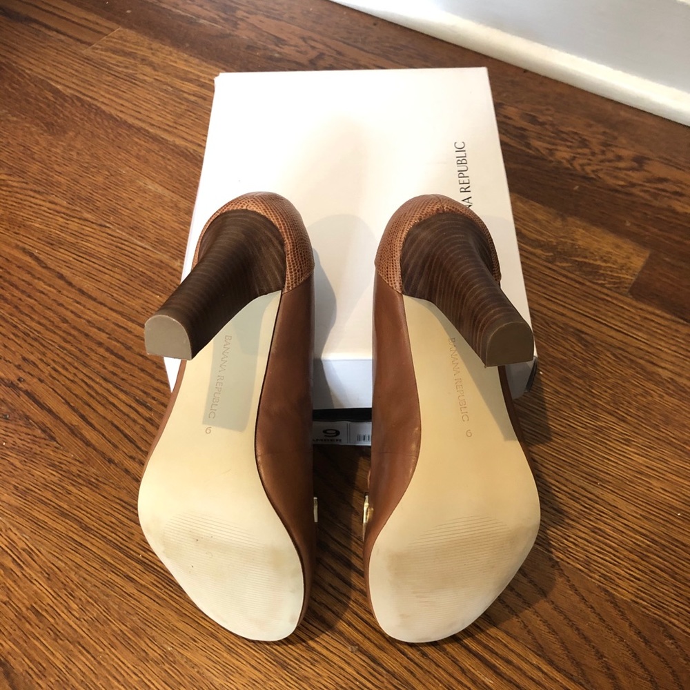 NEW: Banana Republic heels - Picture 3 of 4